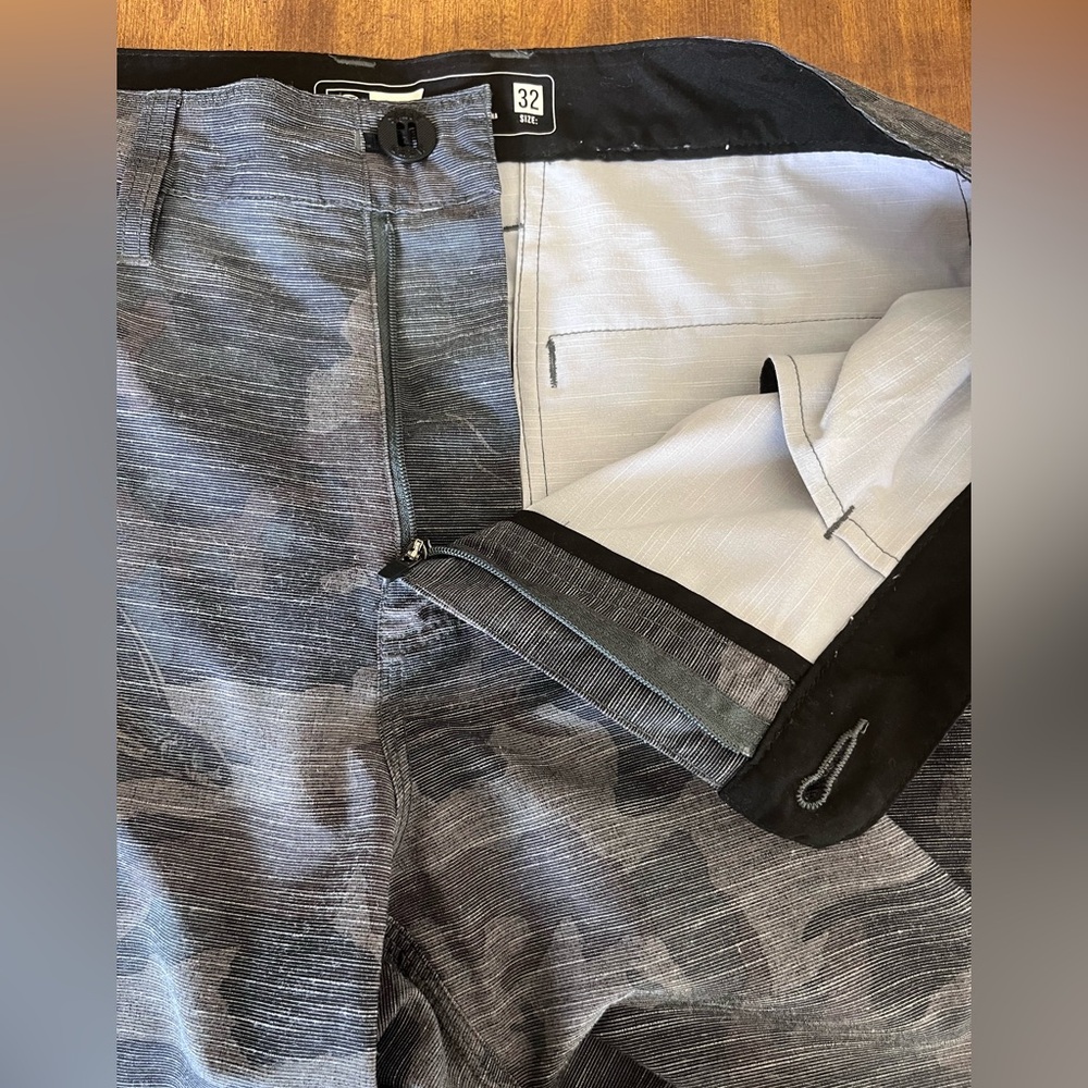 Salty Crew Gray Hybrid Shorts Modern Camouflage green, black and brown size 32 - Picture 8 of 12